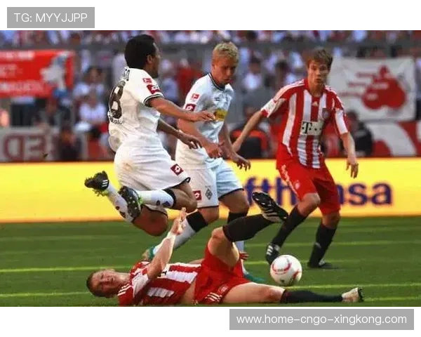 凯恩倒地扫射破门，拜仁火力持续在线